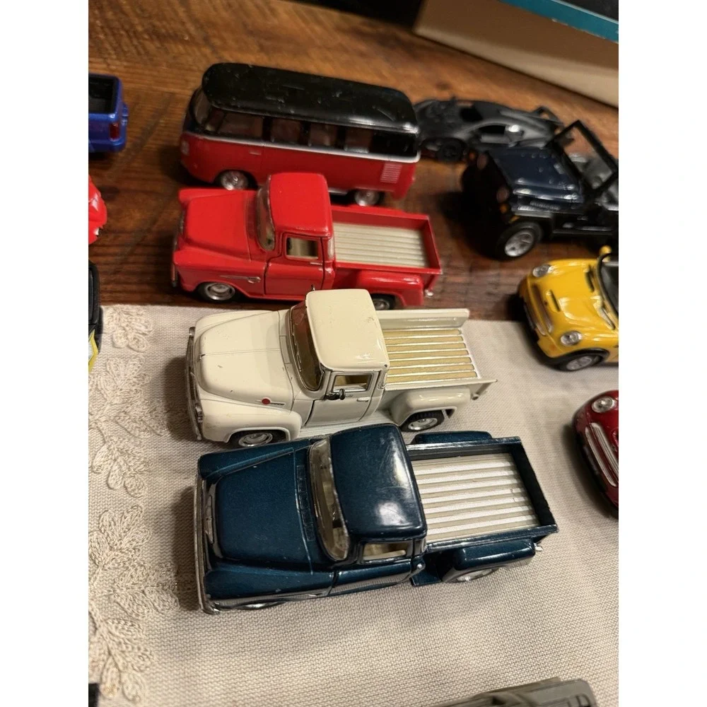 Lot Of 21 Kinsmart 1:46 1:40 1:38 1:36 1:34 1:28 Scale Diecast Car Loose. As Is